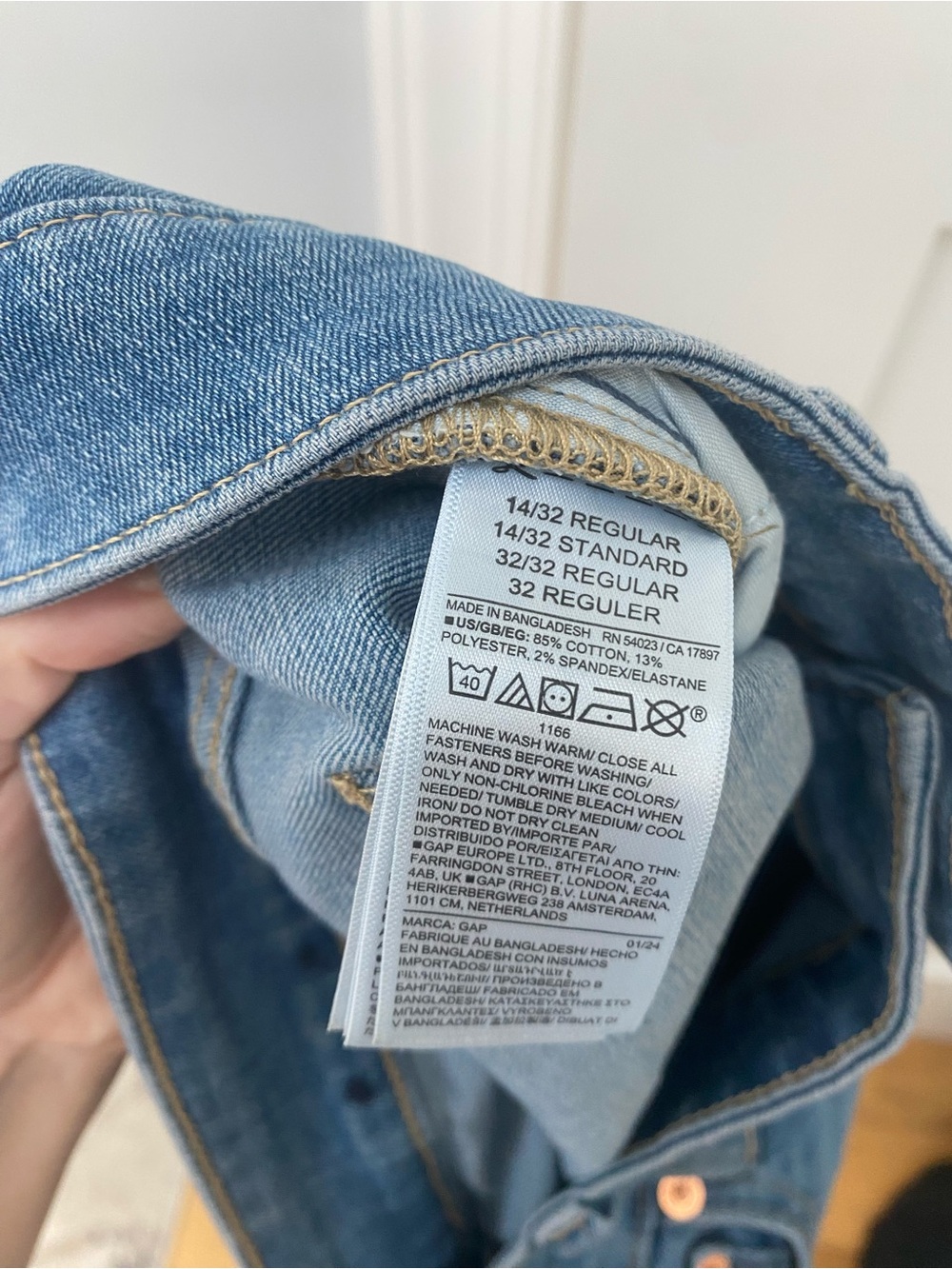 GAP Straight Leg Jeans in Blue Wash size XL - Picture 6 of 7